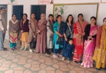 टीईटी अनिवार्य किए जाने के विरोध में शिक्षकों ने शुरु किया आंदोलन, काली पट्टी बांधकर जताया आक्रोश