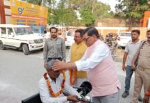 दिव्यांगजनों को बांटे गए उपकरण, गोकुल ने गिनाए विकास कार्य