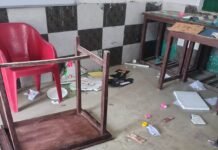 प्राथमिक विद्यालय खजुरिया में असामाजिक तत्वों ने की तोड़फोड़, अभिलेख भी जलाए