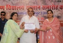 सिर्फ पढ़ाते ही नहीं शिक्षक, गढ़ते हैं समाज का भविष्य: आकाश